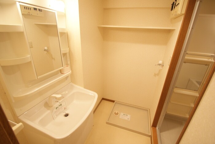 物件内観写真12　(洗濯機置場)