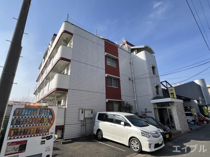 物件外観写真3　(駐車場)