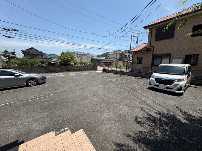 物件外観写真4　(駐車場)