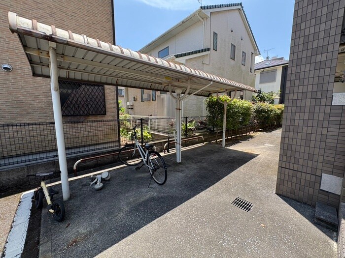 物件外観写真5　(駐輪場)