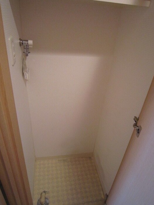 物件内観写真11　(洗濯機置場)