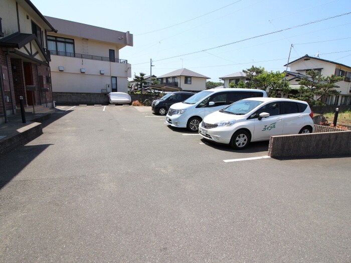 物件外観写真3　(駐車場)