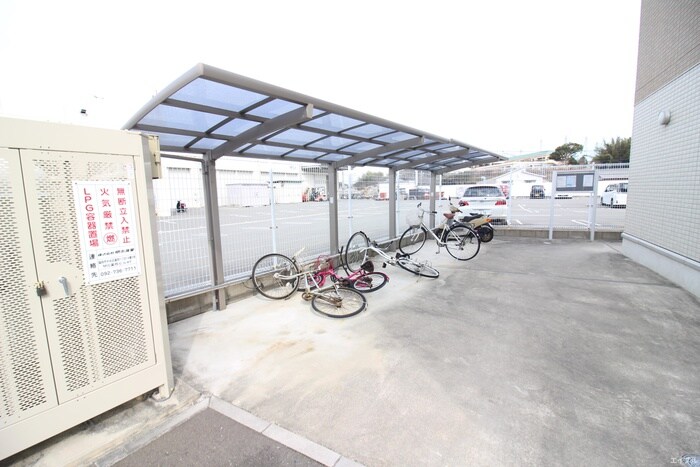 物件外観写真3　(駐輪場)