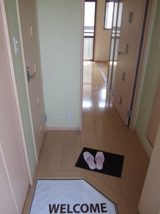 物件内観写真7　(玄関)