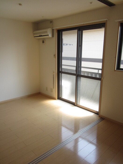 物件内観写真9　(室内からの展望)