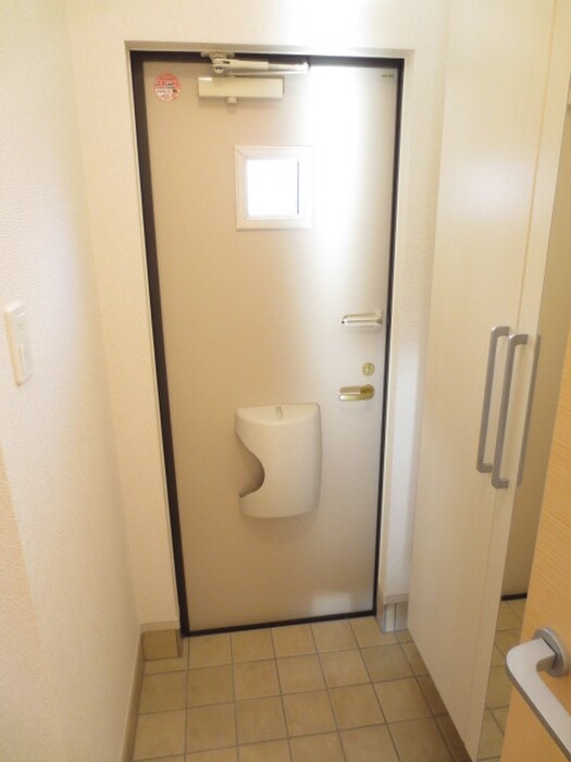 物件内観写真11　(玄関)
