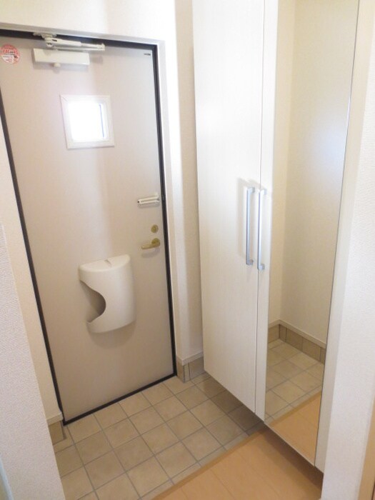 物件内観写真12　(玄関)