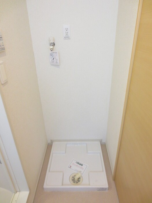 物件内観写真13　(洗濯機置場)