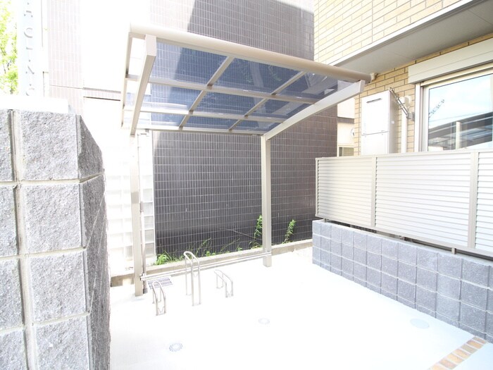 物件外観写真4　(駐輪場)