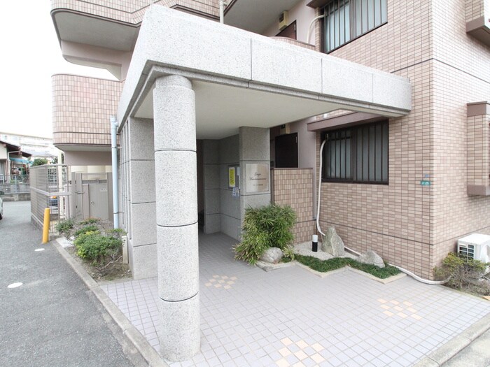 物件外観写真3　(エントランス部分)