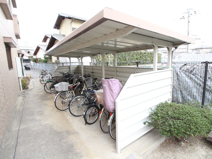 物件外観写真5　(駐輪場)