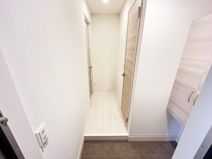 物件内観写真10　(玄関)