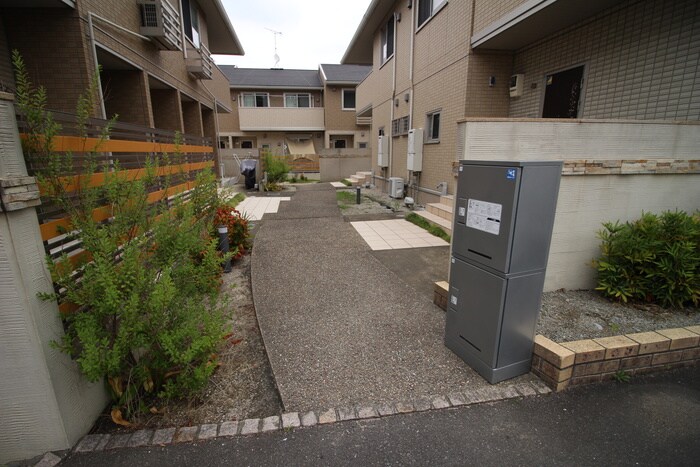 物件外観写真3　(エントランス部分)