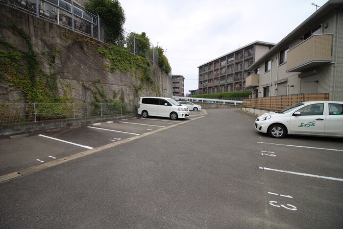 物件外観写真5　(駐車場)