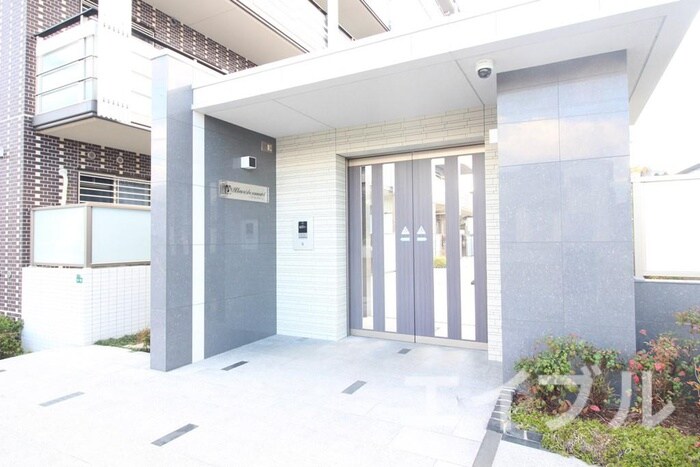 物件外観写真3　(エントランス部分)