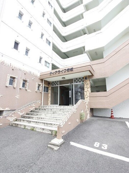 物件外観写真2　(エントランス部分)