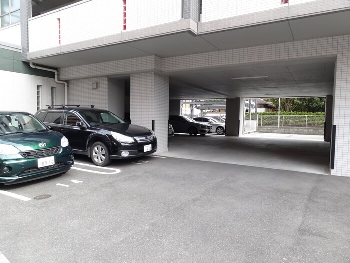 物件外観写真3　(駐車場)