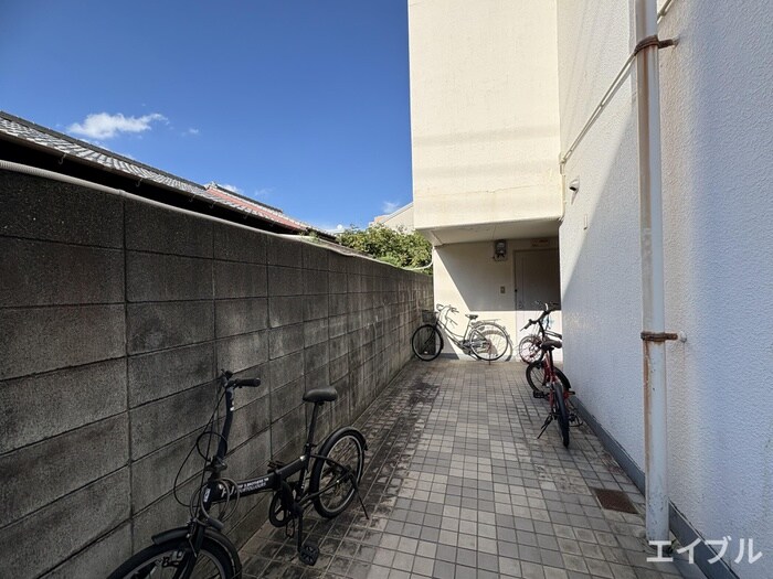 物件外観写真5　(エントランス部分)