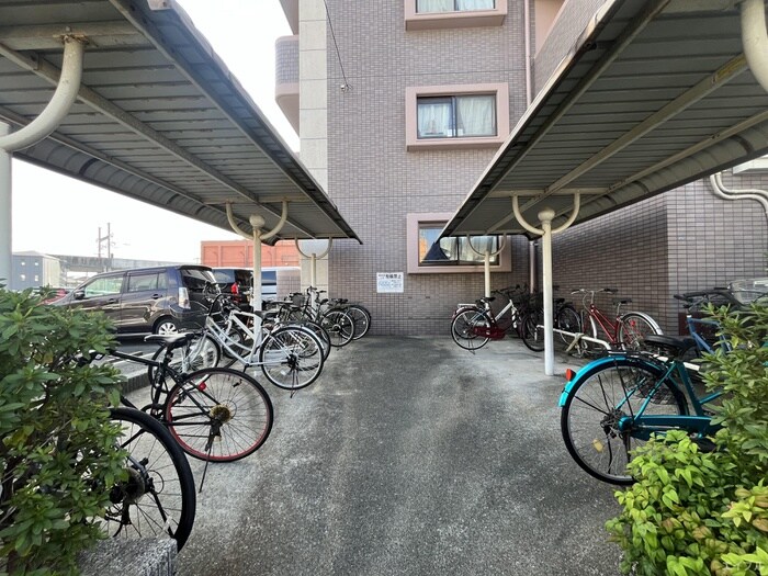 物件外観写真4　(駐輪場)