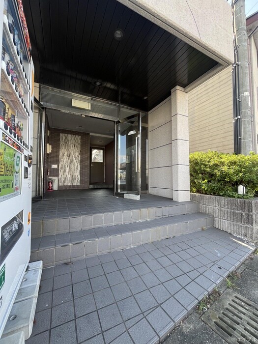 物件外観写真5　(エントランス部分)