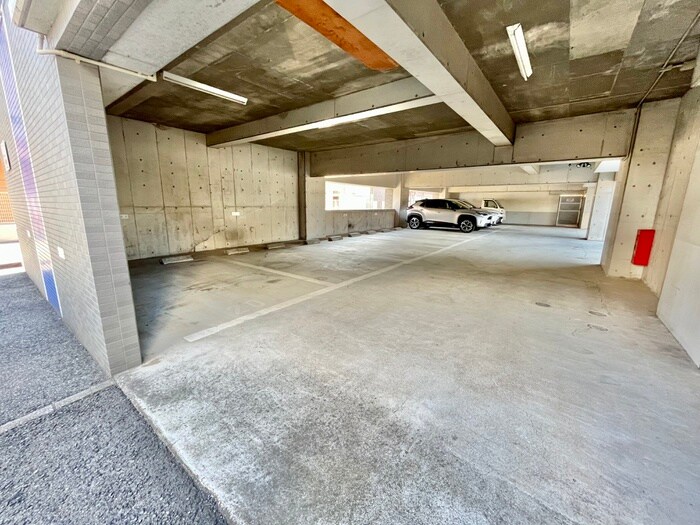 物件外観写真3　(駐車場)