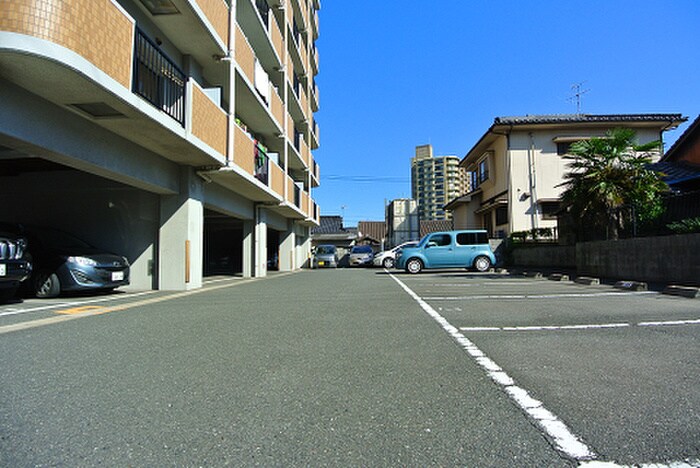 物件外観写真4　(駐車場)