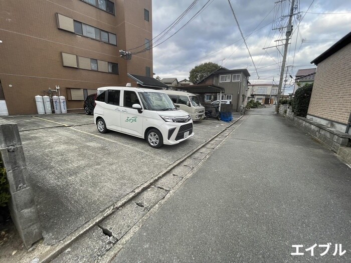 物件外観写真3　(駐車場)