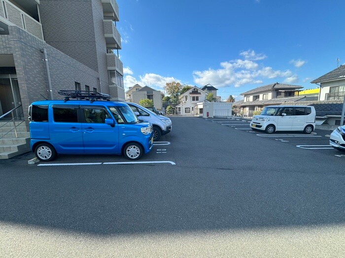 物件外観写真2　(駐車場)