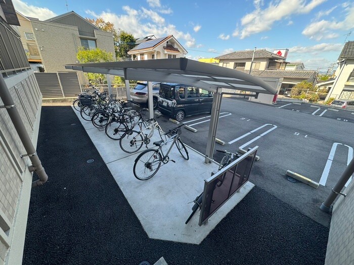 物件外観写真3　(駐輪場)