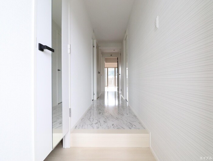 物件内観写真17　(廊下)