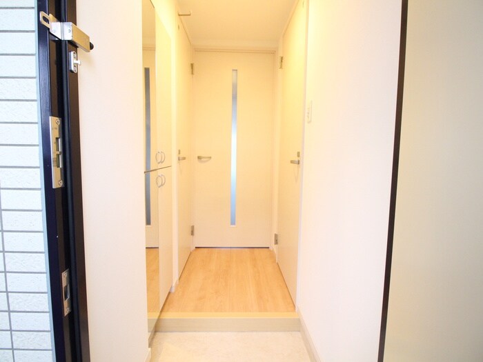 物件内観写真12　(玄関)