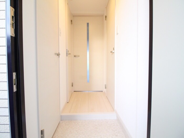 物件内観写真13　(玄関)