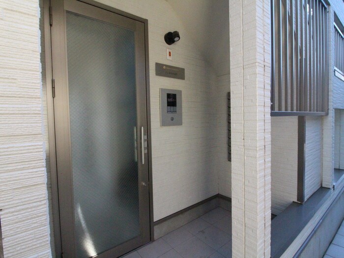 物件外観写真3　(エントランス部分)