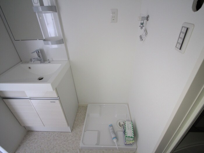 物件内観写真13　(洗濯機置場)