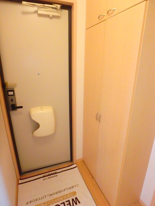 物件内観写真11　(玄関)