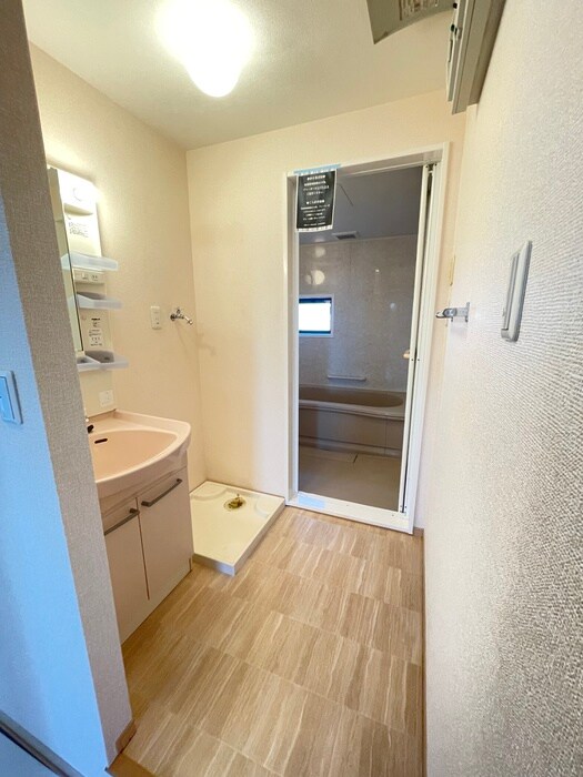 物件内観写真15　(洗濯機置場)