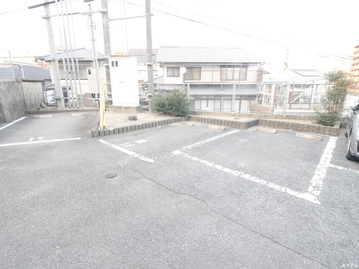 光第６ビルの駐車場