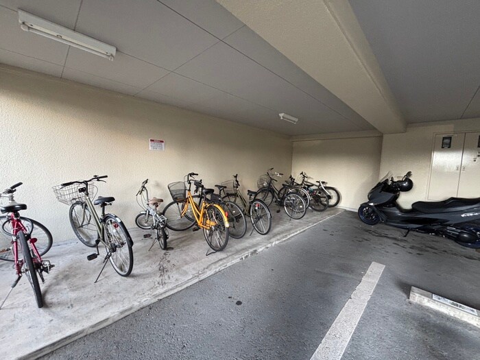 物件外観写真3　(駐輪場)