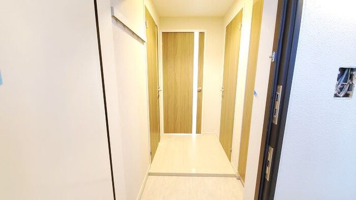 物件内観写真7　(玄関)
