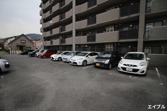 物件外観写真3　(駐車場)