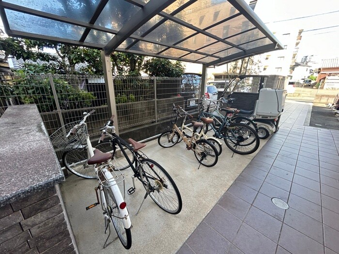 物件外観写真6　(駐車場)