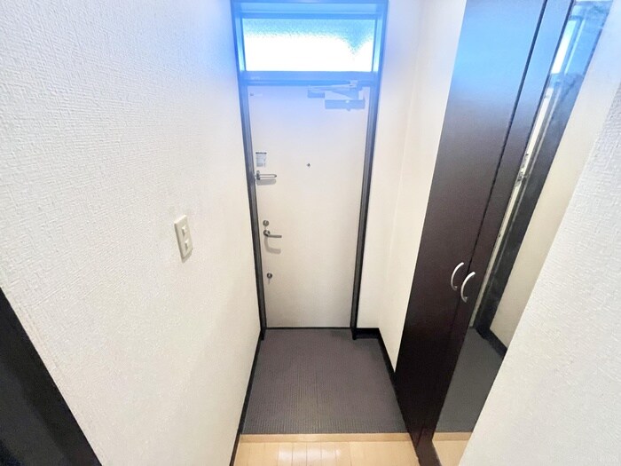 物件内観写真11　(玄関)
