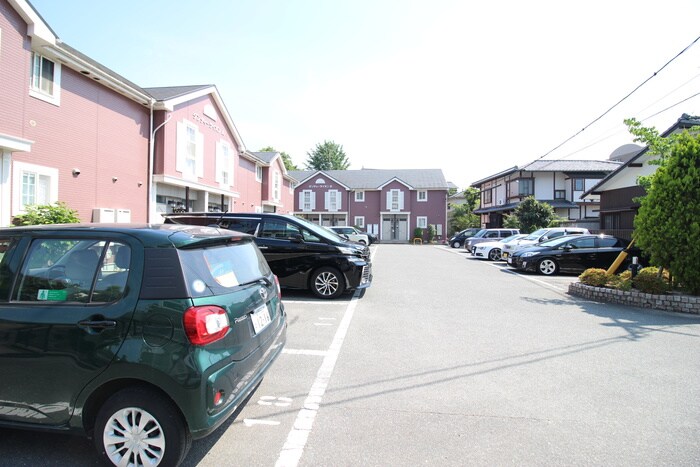 物件外観写真2　(駐車場)