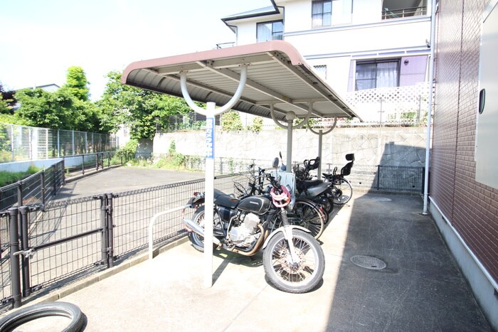 物件外観写真3　(駐輪場)