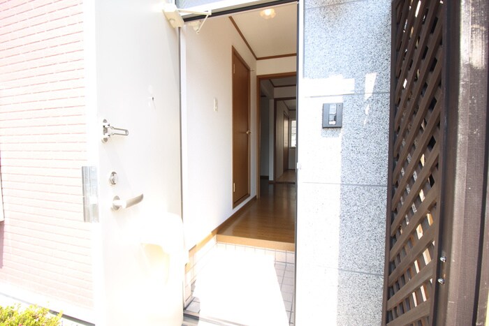 物件内観写真13　(玄関)