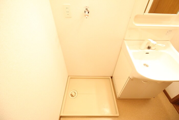 物件内観写真15　(洗濯機置場)