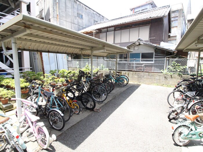 物件外観写真2　(駐輪場)