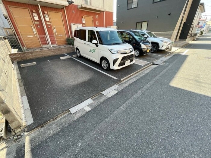 物件外観写真2　(駐車場)
