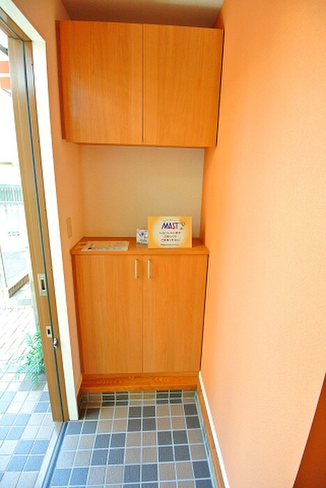 物件内観写真4　(玄関)