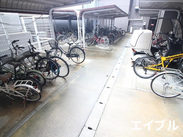 物件外観写真5　(駐輪場)